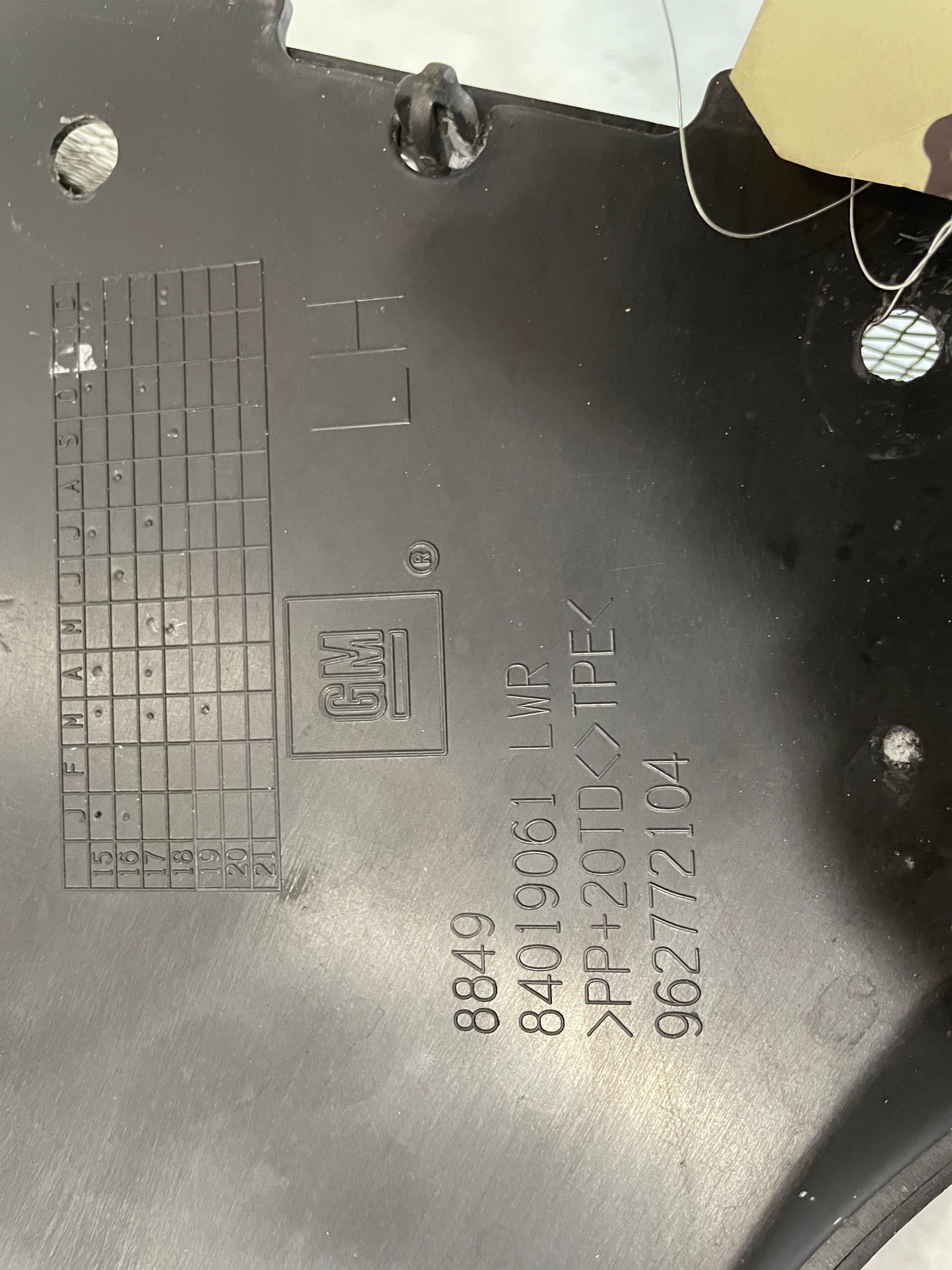 2018 Cadillac CTS-V LH Driver Intercooler Aux Cooler Duct - Day's Parts Yard