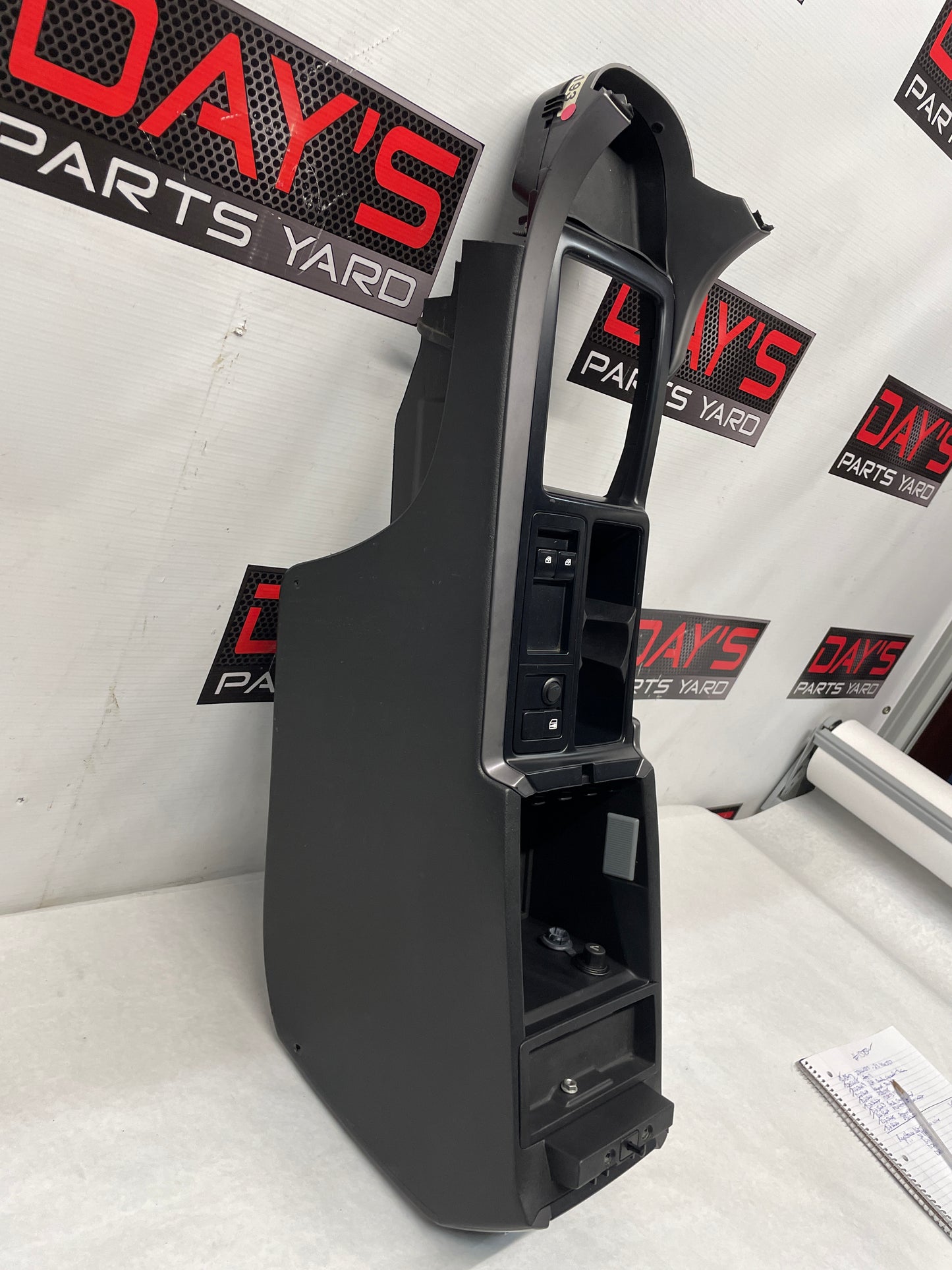 2006 Pontiac GTO Center Console Arm Rest Assembly OEM - Day's Parts Yard