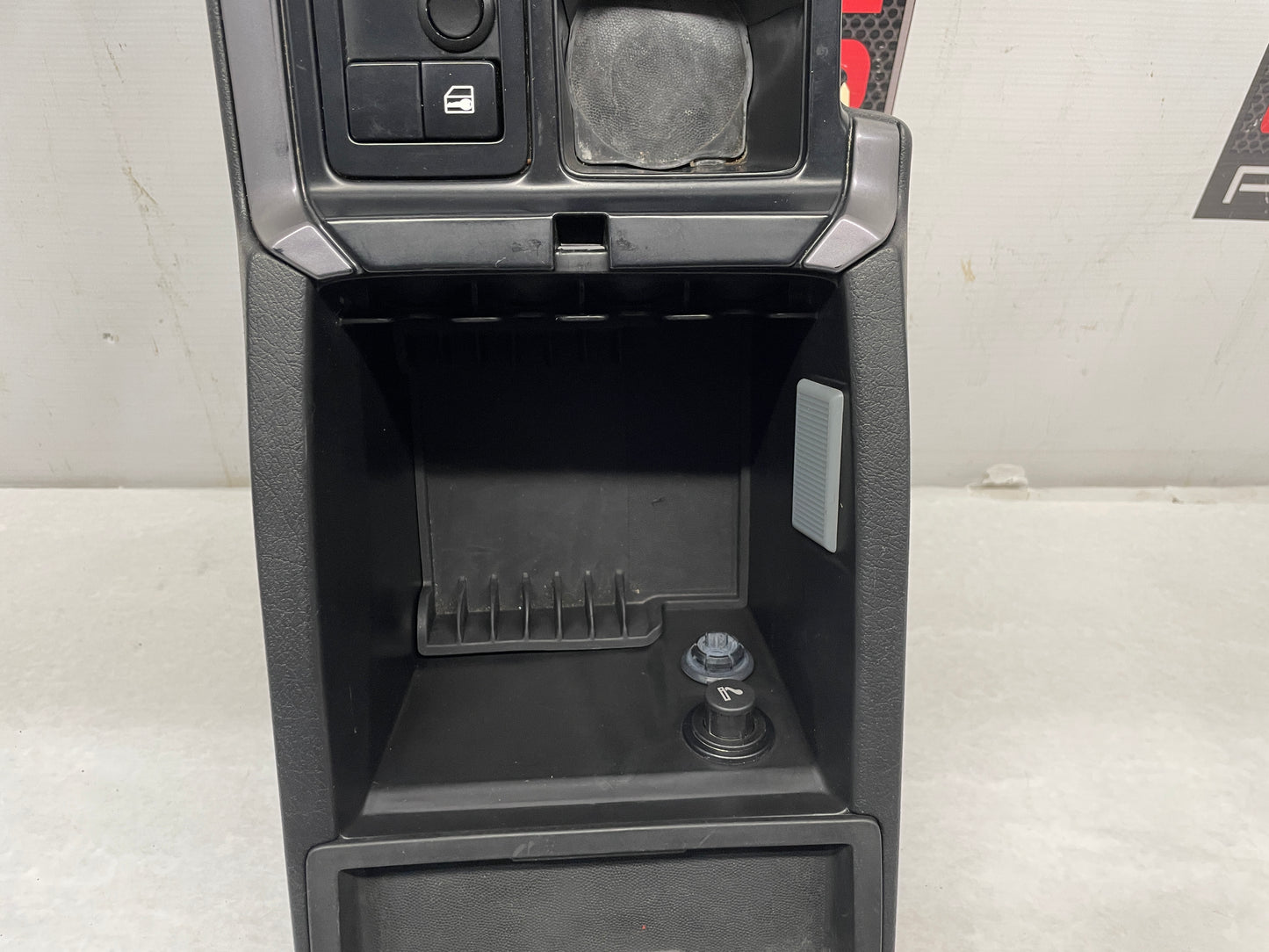 2006 Pontiac GTO Center Console Arm Rest Assembly OEM - Day's Parts Yard
