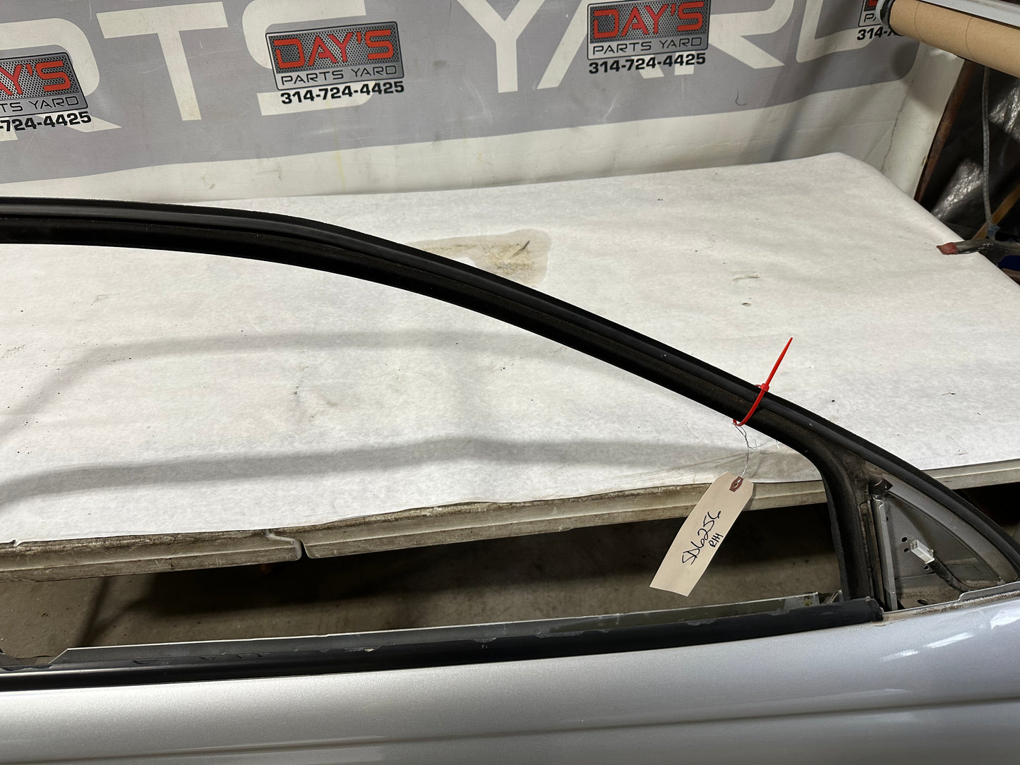 2006 Pontiac GTO RH Passenger Exterior Door OEM - Day's Parts Yard