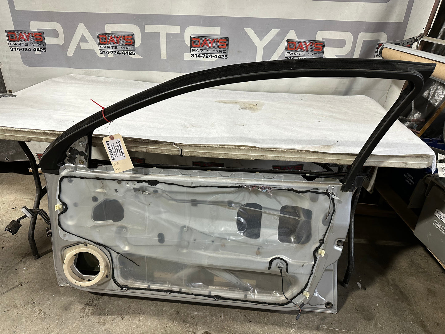 2006 Pontiac GTO RH Passenger Exterior Door OEM - Day's Parts Yard