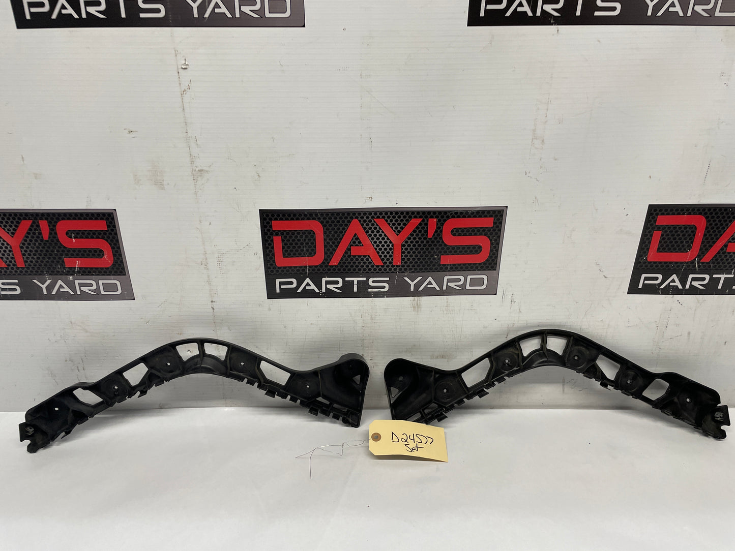2016 Chevy SS Sedan Rear Bumper Fascia Guides Brackets RH & LH OEM - Day's Parts Yard
