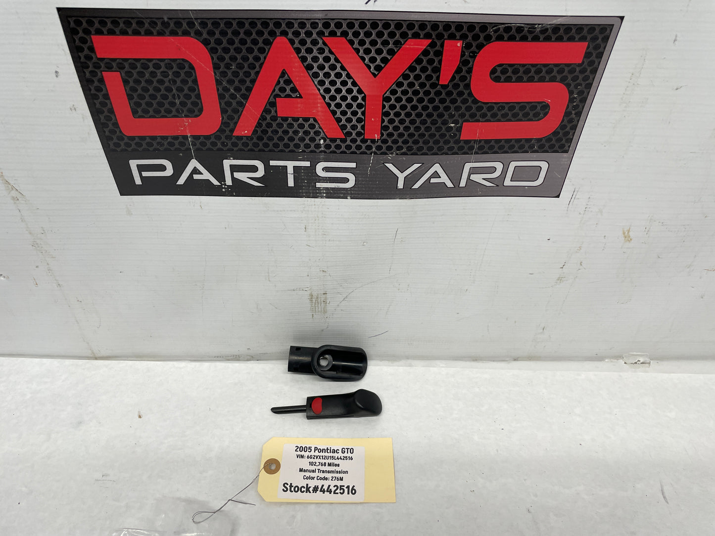 2005 Pontiac GTO Interior Door Lock Knob w/ Outer Trim OEM - Day's Parts Yard