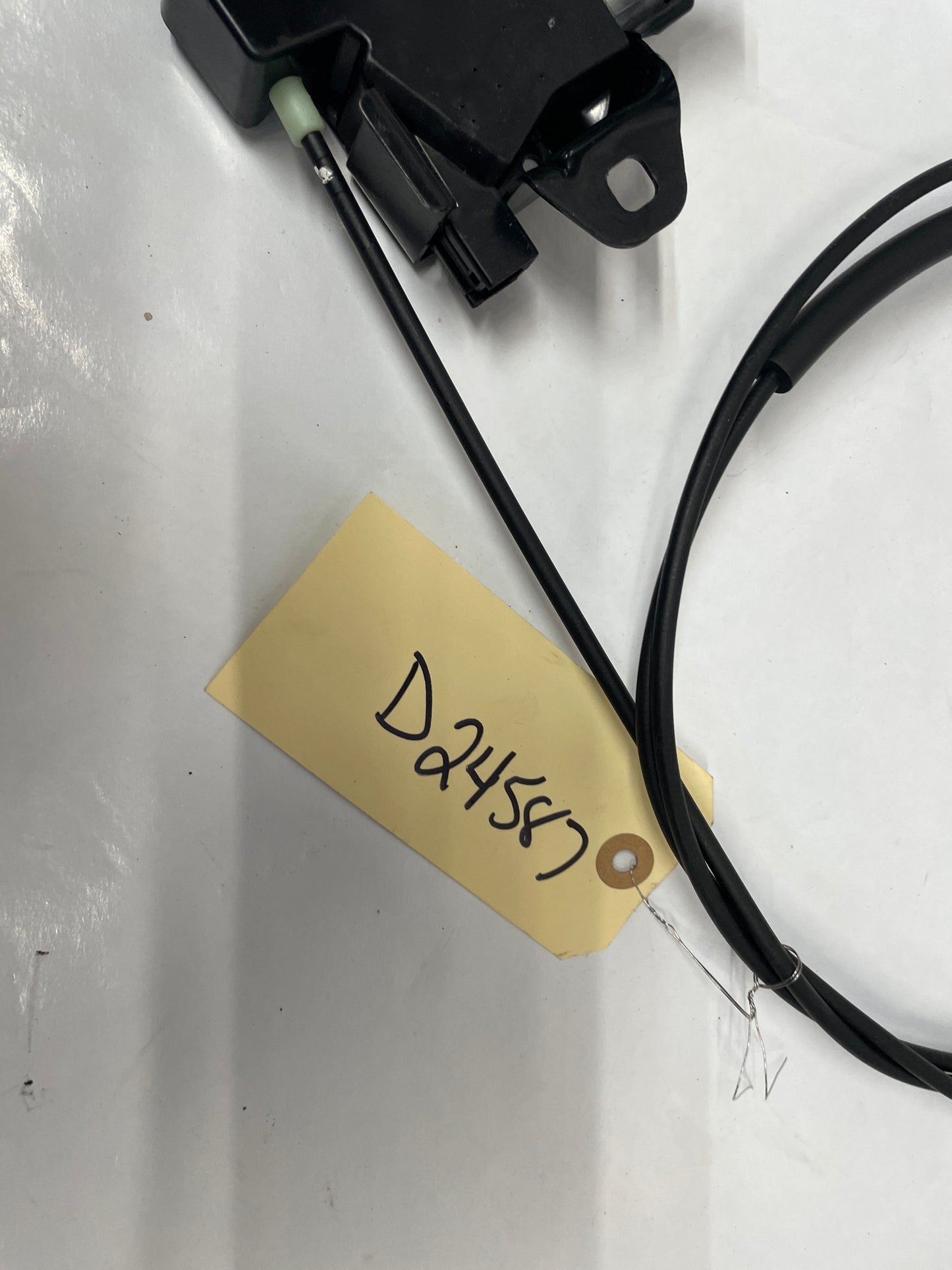2016 Chevy SS Sedan Trunk Deck Lid Latch Actuator w/ Cable OEM - Day's Parts Yard