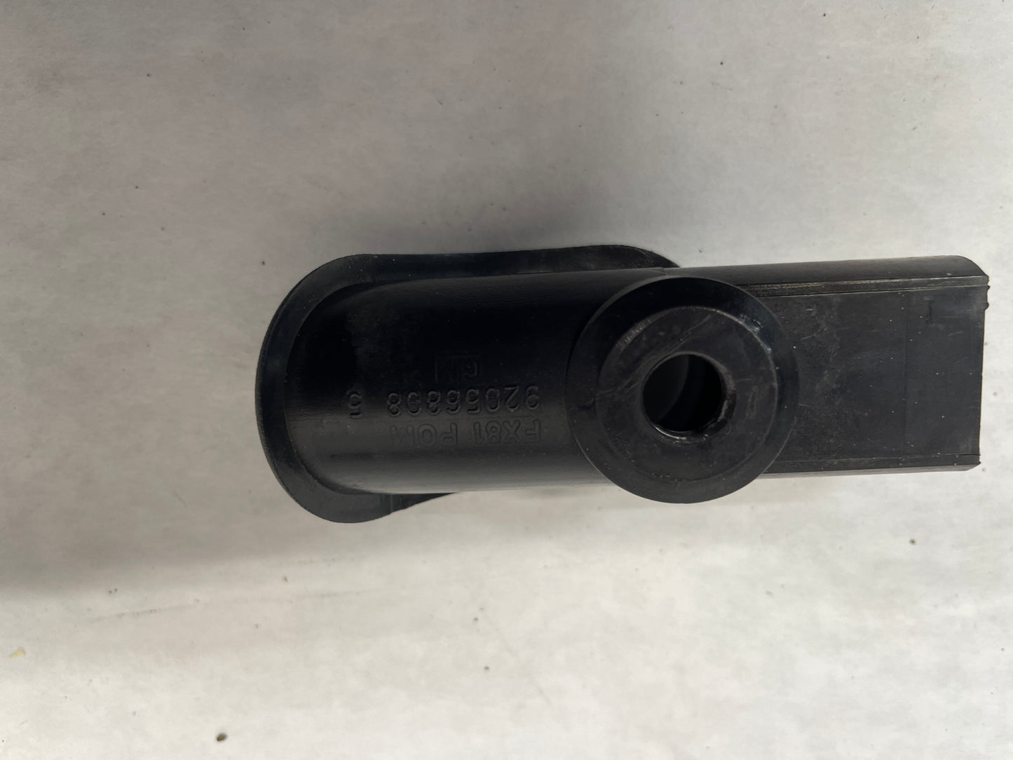 2005 Pontiac GTO Interior Door Lock Knob w/ Outer Trim OEM - Day's Parts Yard