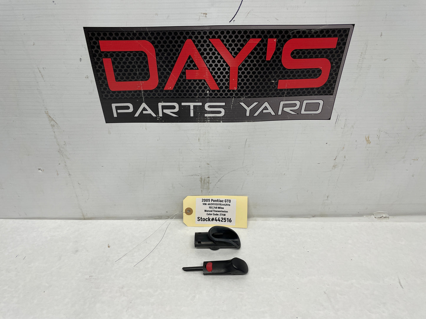 2005 Pontiac GTO Interior Door Lock Knob w/ Outer Trim OEM - Day's Parts Yard