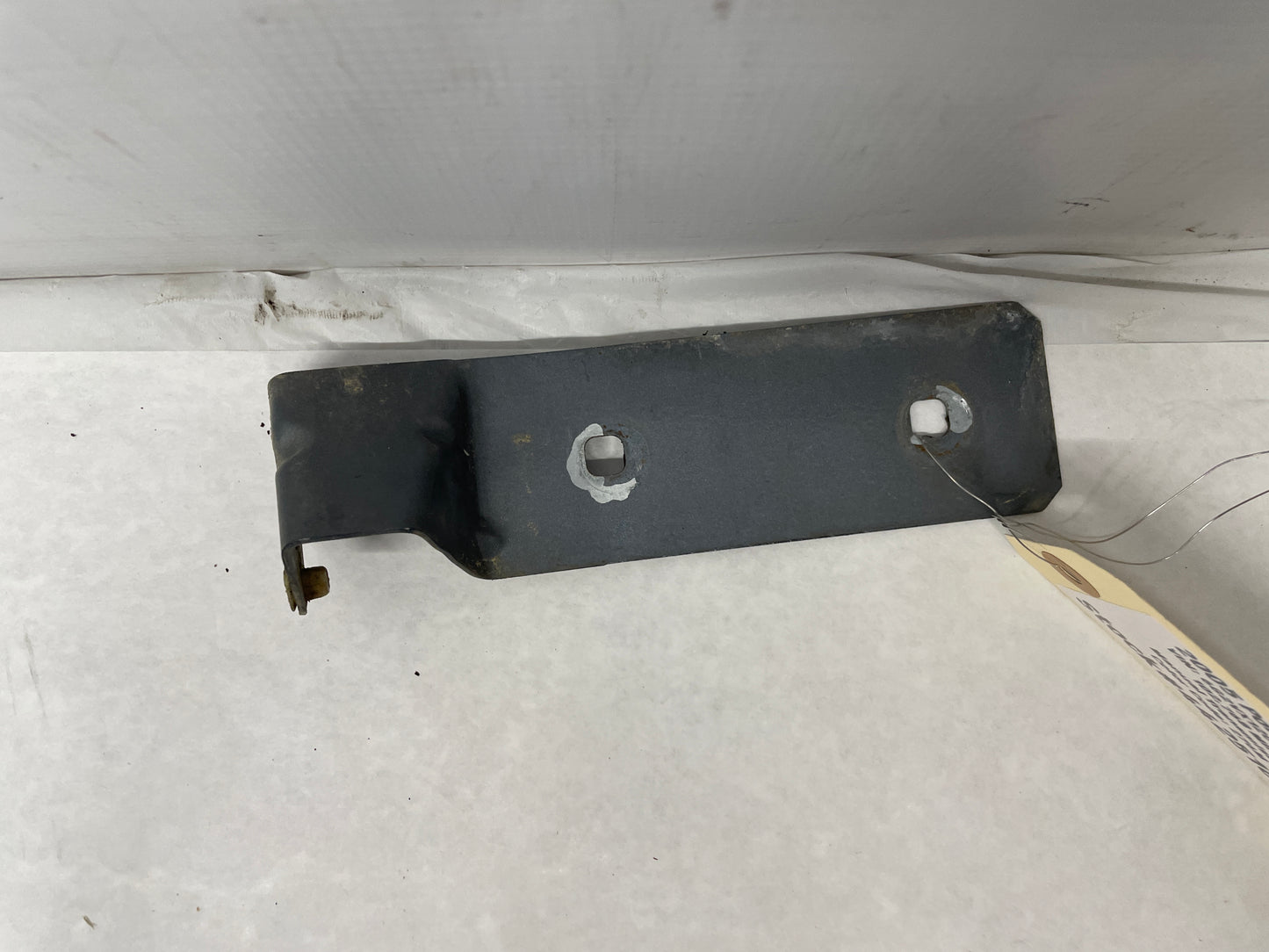 2005 Pontiac GTO LH Driver Fender Side Skirt Rocker Molding Support Bracket OEM - Day's Parts Yard