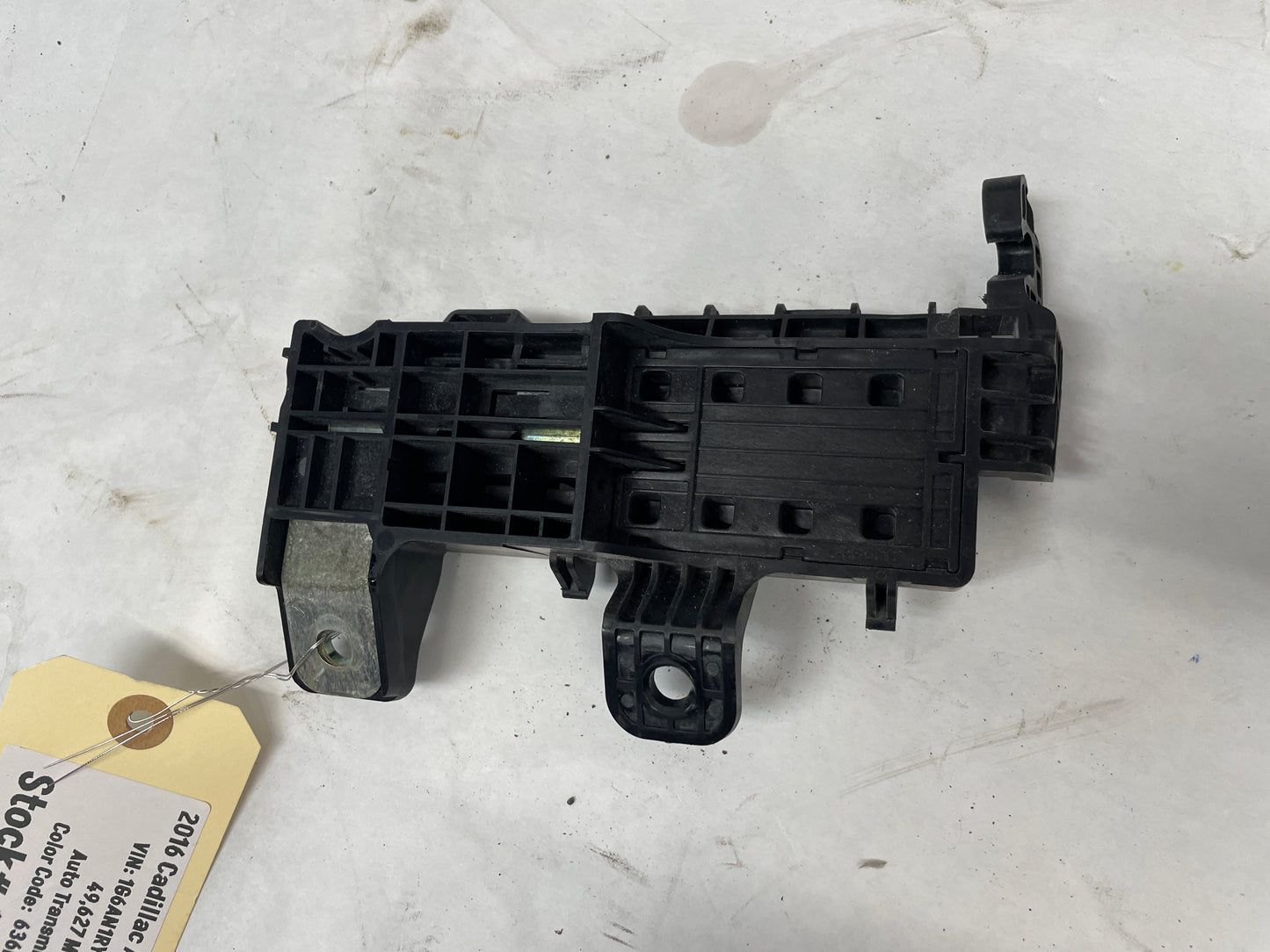 2016 Cadillac ATS-V Coupe Battery Distribution Engine Compartment Fuse Block OEM - Day's Parts Yard