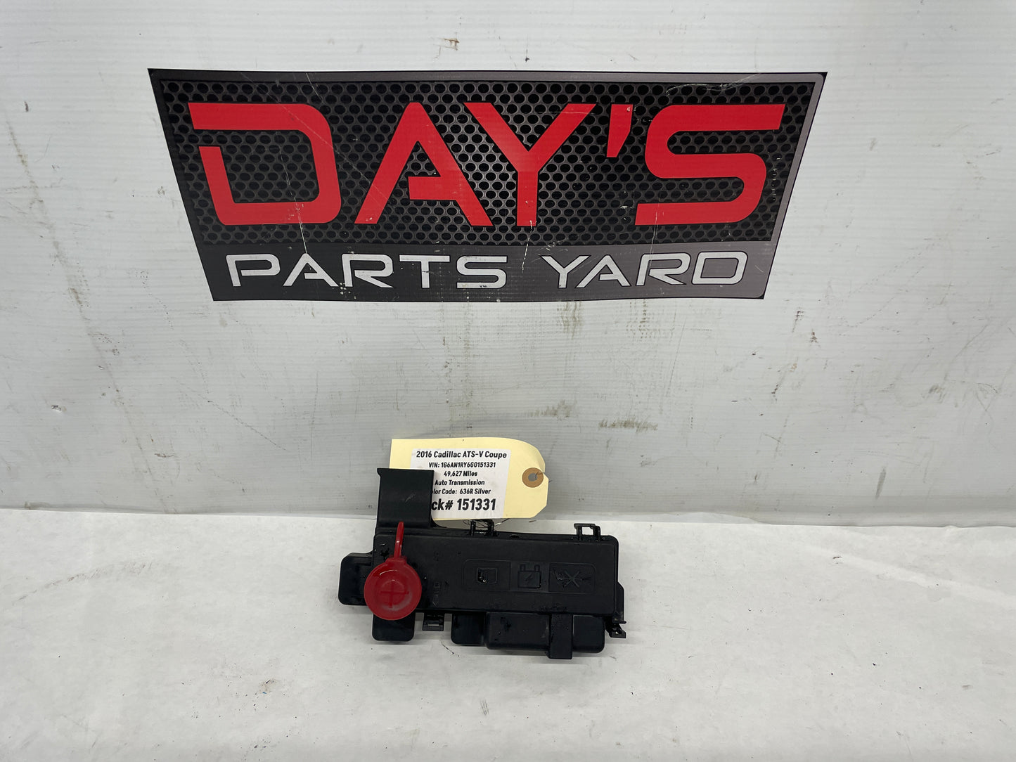 2016 Cadillac ATS-V Coupe Battery Distribution Engine Compartment Fuse Block Lid OEM - Day's Parts Yard