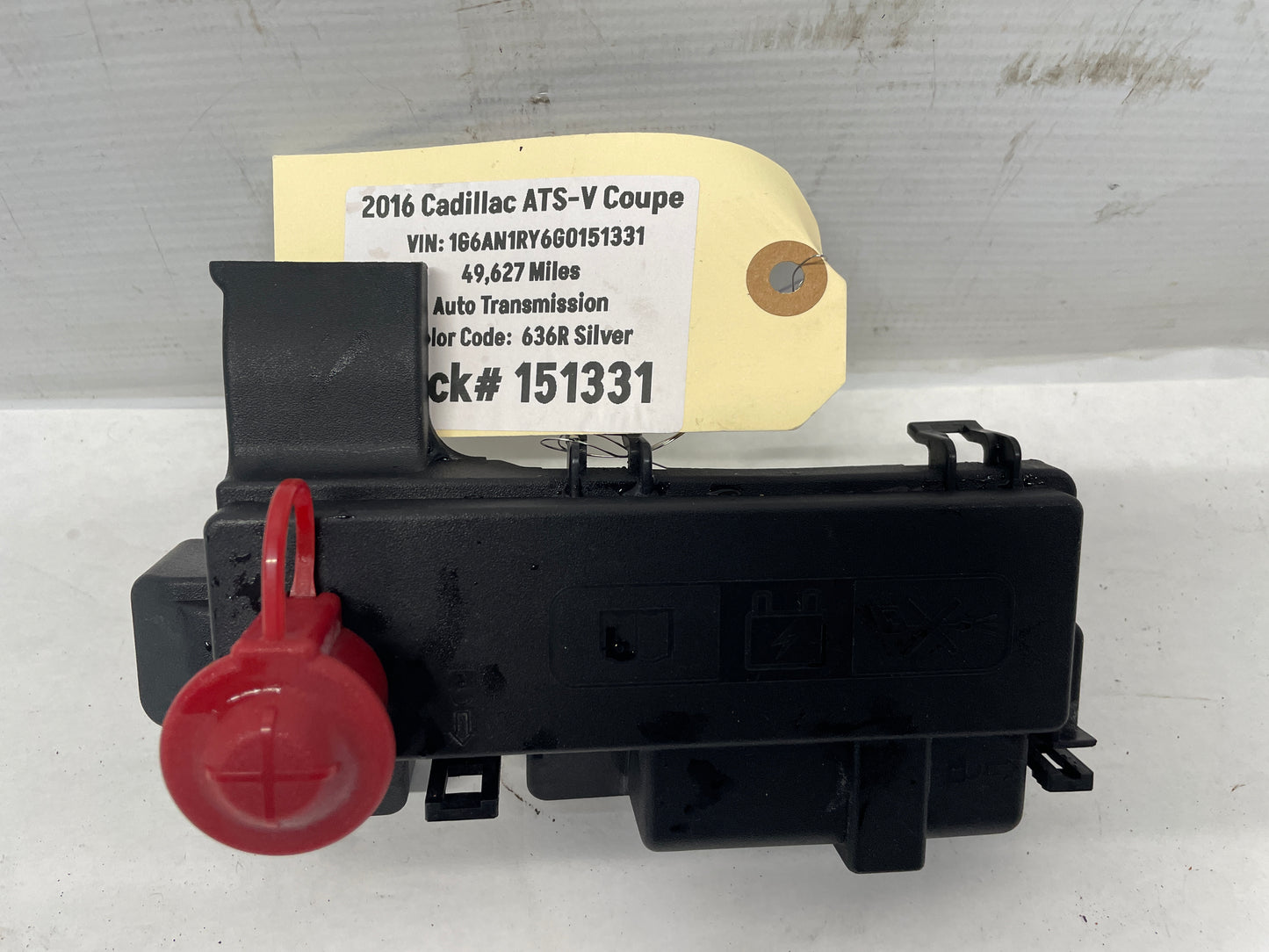2016 Cadillac ATS-V Coupe Battery Distribution Engine Compartment Fuse Block Lid OEM - Day's Parts Yard