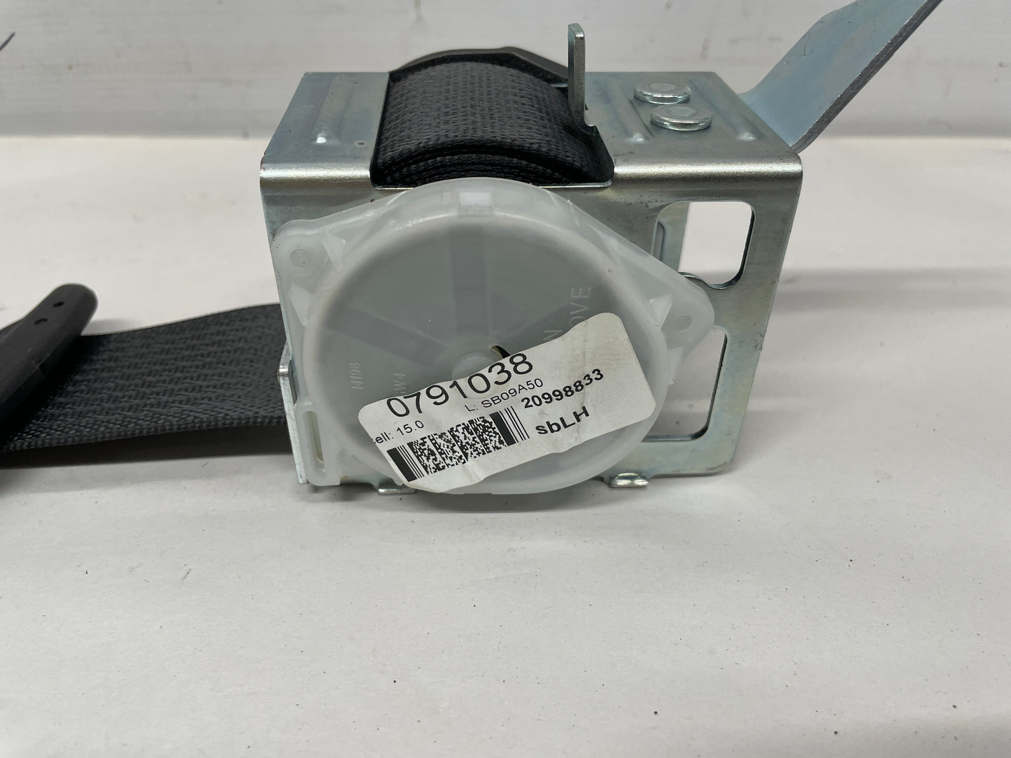 2011 Cadillac CTS-V Coupe LH Driver Rear Seat Belt Seatbelt Retractor OEM - Day's Parts Yard