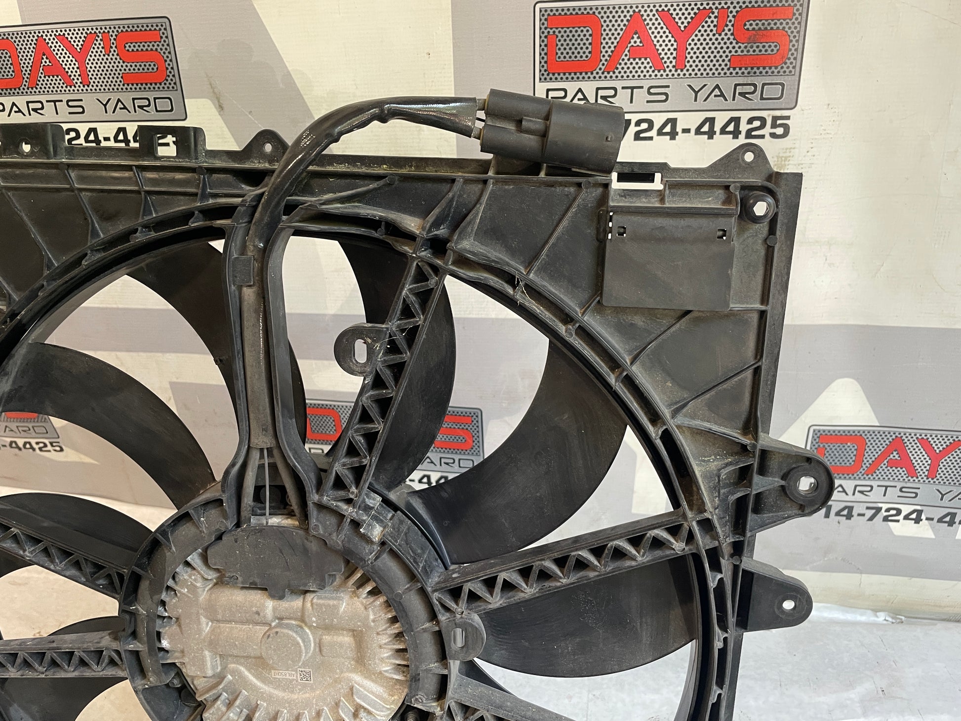 2018 Cadillac CTS-V Radiator Cooling Fan Assembly OEM - Day's Parts Yard