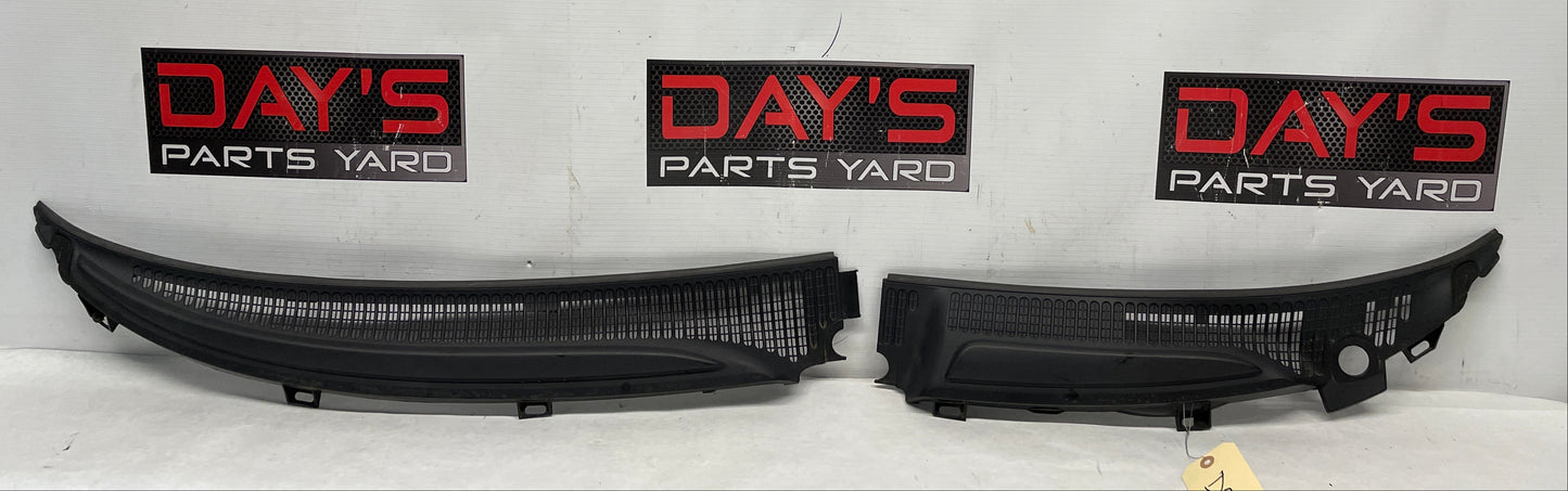 2005 Pontiac GTO 2 PC Windshield Wiper Cowl OEM - Day's Parts Yard