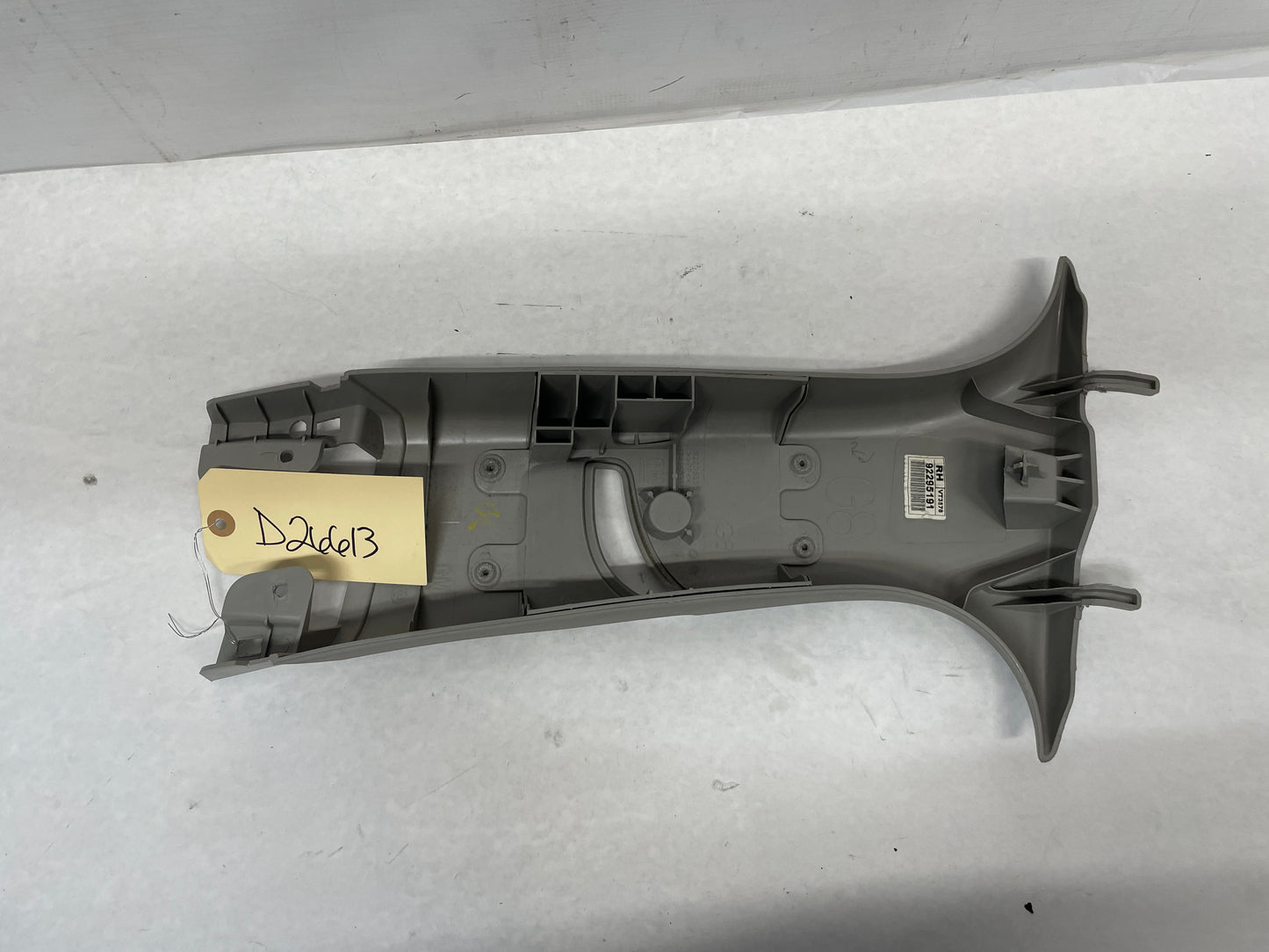 2014 Chevy SS Sedan RH Passenger Interior Center B Pillar Seat Belt Trim Panel OEM