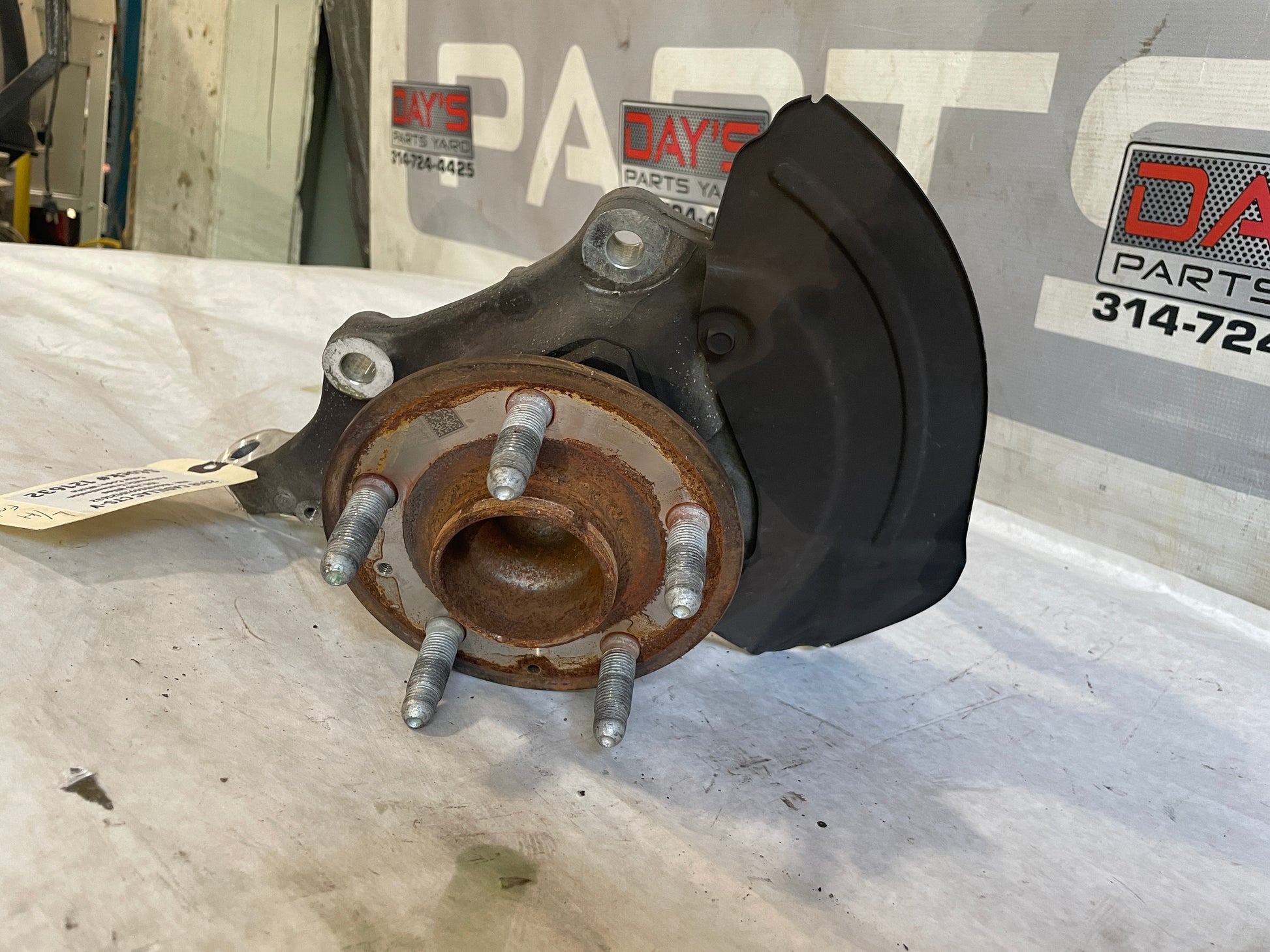 2018 Cadillac CTS-V Front LH Driver Spindle Knuckle Hub w/ Control Arms OEM - Day's Parts Yard