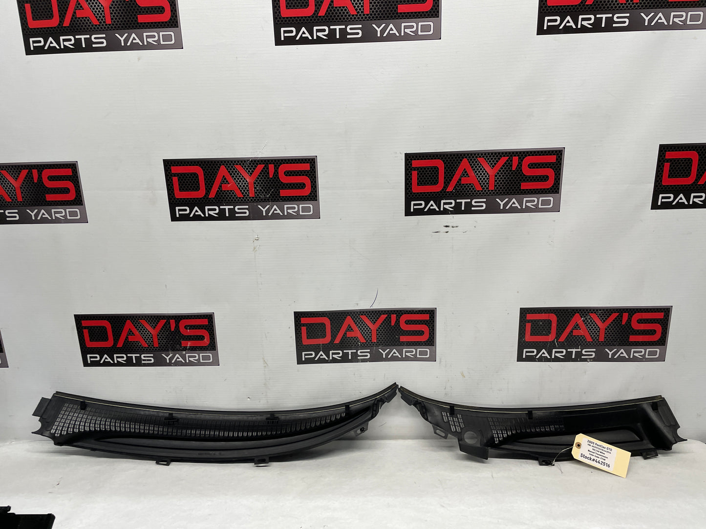 2005 Pontiac GTO 2 PC Windshield Wiper Cowl OEM - Day's Parts Yard
