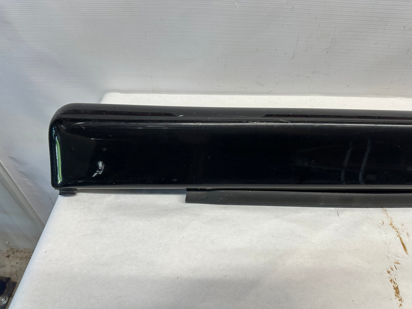 2006 Pontiac GTO RH Passenger Rocker Molding Side Skirt Trim Panel OEM - Day's Parts Yard