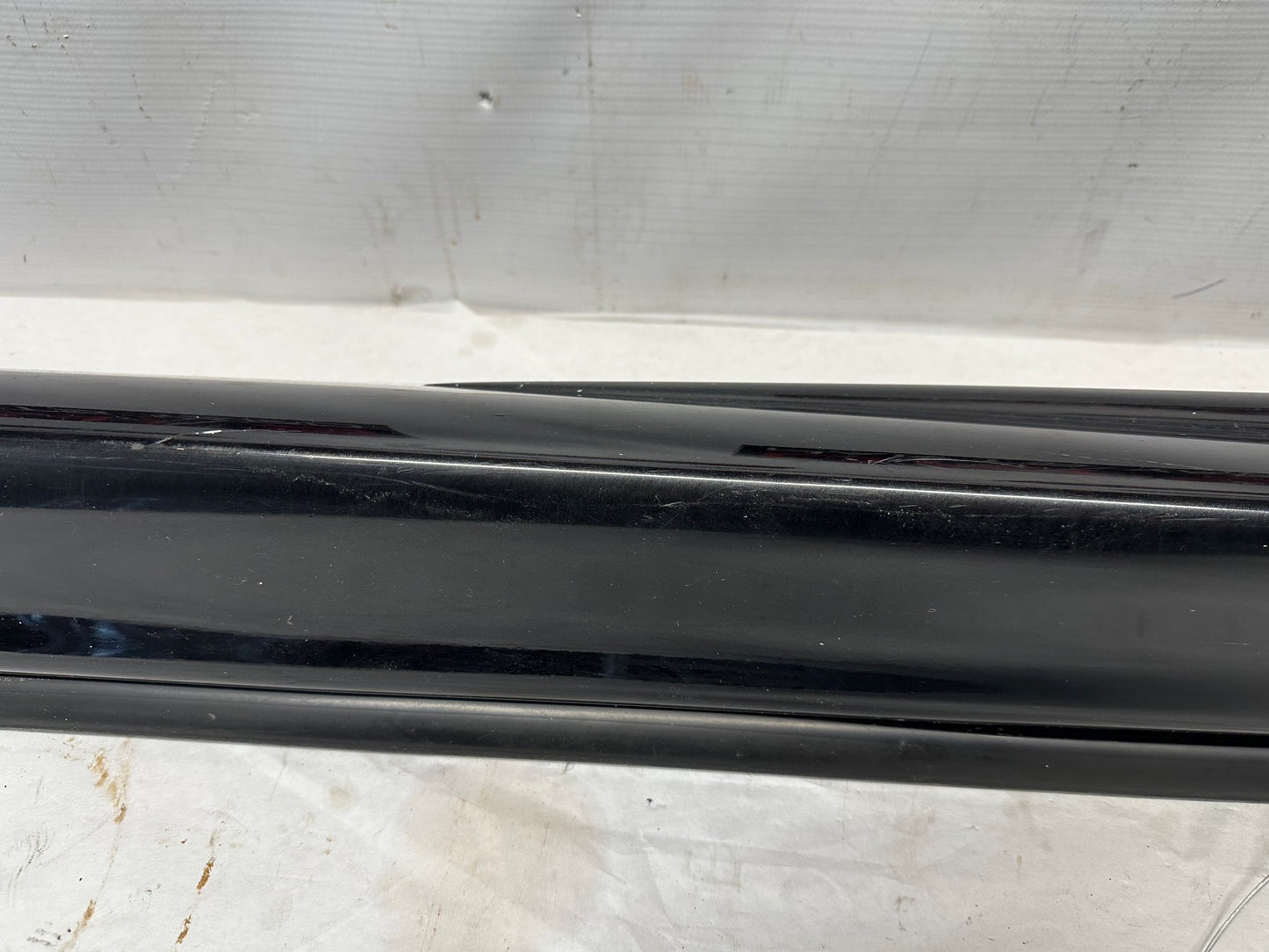 2006 Pontiac GTO RH Passenger Rocker Molding Side Skirt Trim Panel OEM - Day's Parts Yard