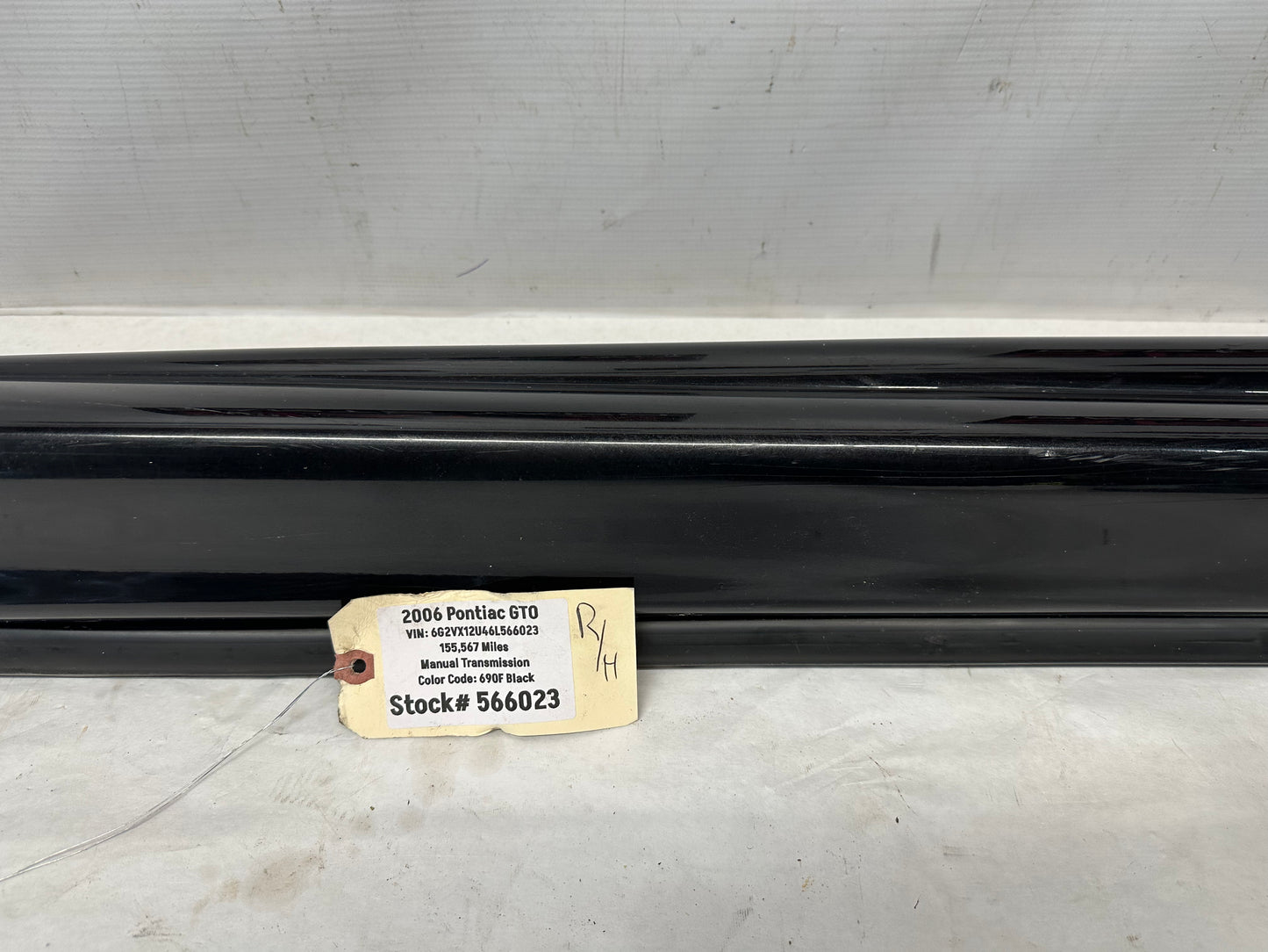 2006 Pontiac GTO RH Passenger Rocker Molding Side Skirt Trim Panel OEM - Day's Parts Yard