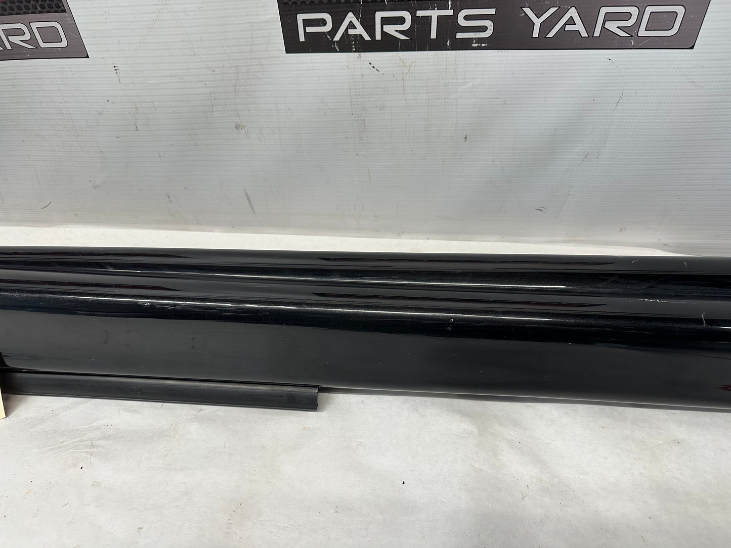 2006 Pontiac GTO RH Passenger Rocker Molding Side Skirt Trim Panel OEM - Day's Parts Yard