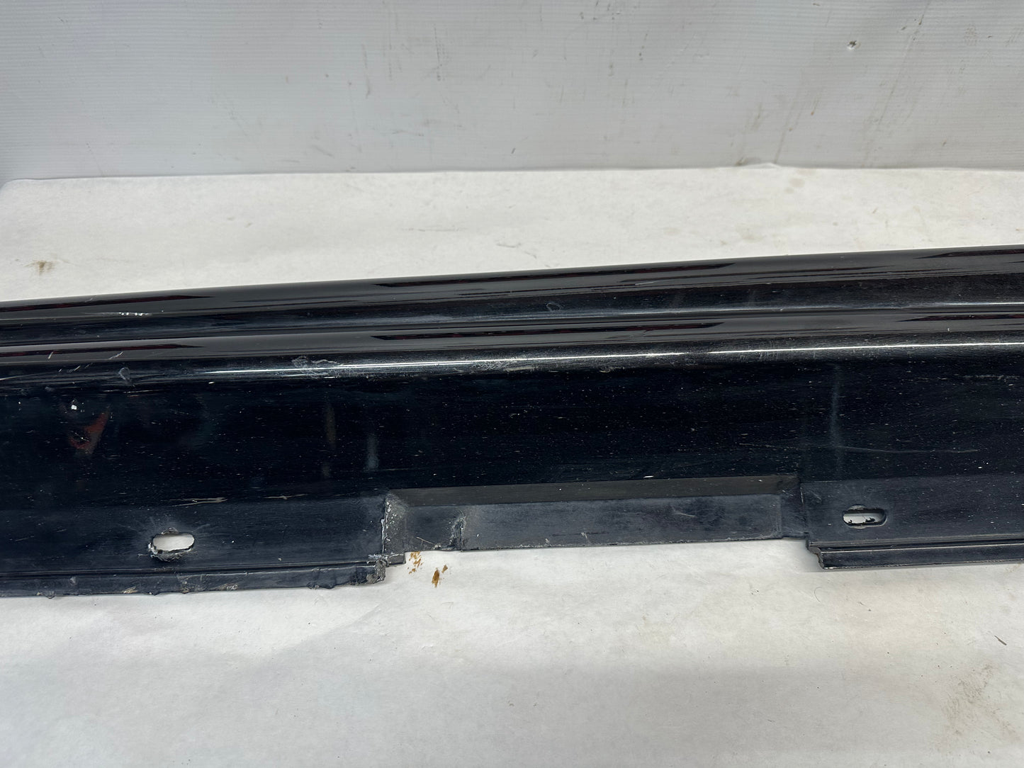 2006 Pontiac GTO RH Passenger Rocker Molding Side Skirt Trim Panel OEM - Day's Parts Yard