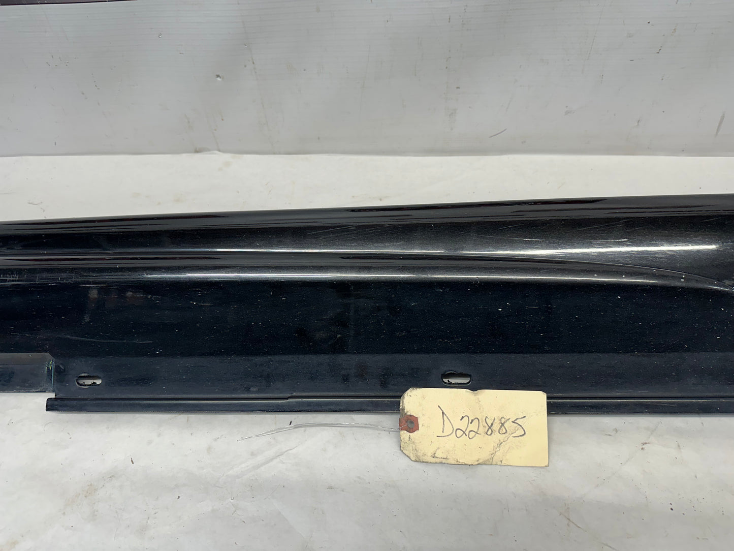 2006 Pontiac GTO RH Passenger Rocker Molding Side Skirt Trim Panel OEM - Day's Parts Yard