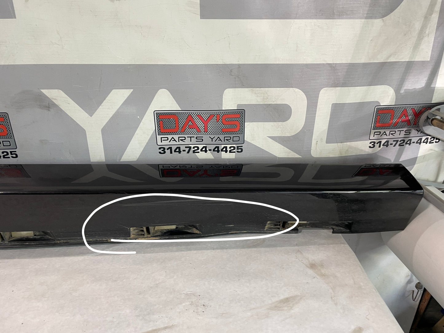 2014 Chevy SS Sedan RH Passenger Rocker Molding Trim Panel OEM - Day's Parts Yard