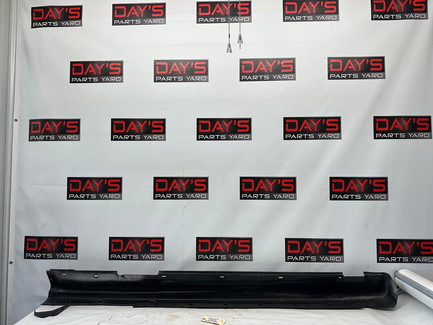 2006 Pontiac GTO RH Passenger Rocker Molding Side Skirt Trim Panel OEM - Day's Parts Yard