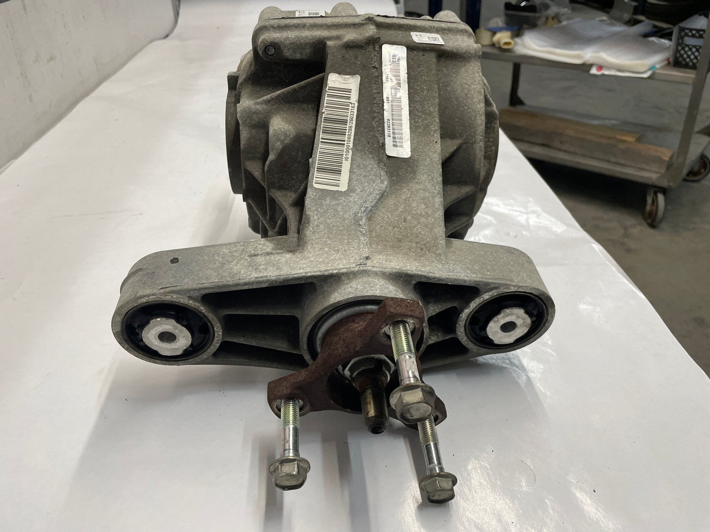 2016 Chevy SS Sedan Rear End Axle Carrier Rearend Diff Differential 3.27 LSD OEM - Day's Parts Yard