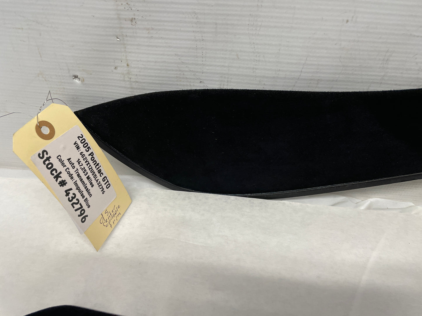 2005 Pontiac GTO RH & LH Console Interior Black Suede Trim Panels OEM - Day's Parts Yard