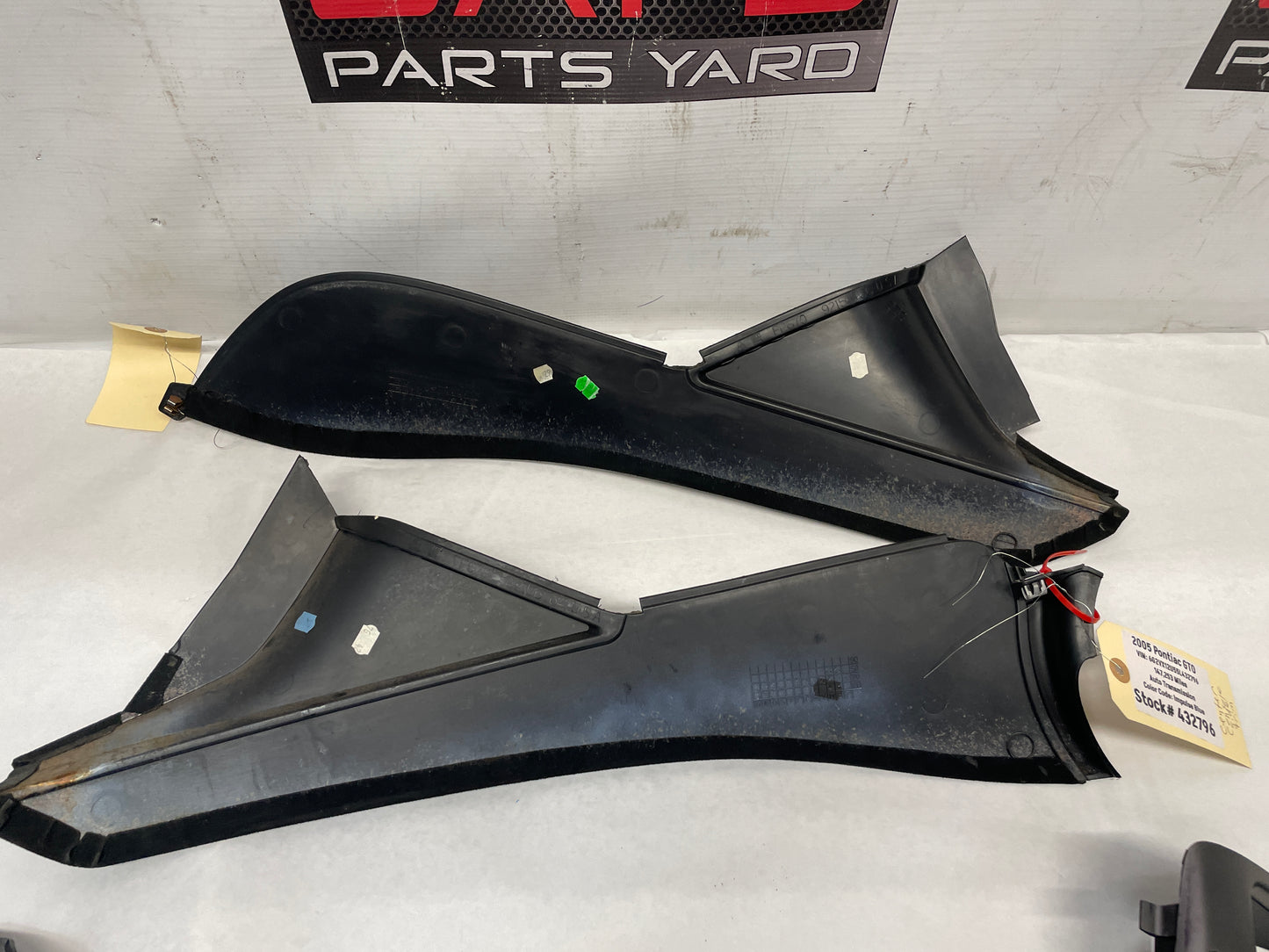 2005 Pontiac GTO RH & LH Console Interior Black Suede Trim Panels OEM - Day's Parts Yard
