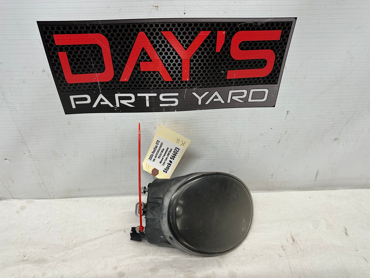 2005 Pontiac GTO RH Passenger Fog Light OEM - Day's Parts Yard