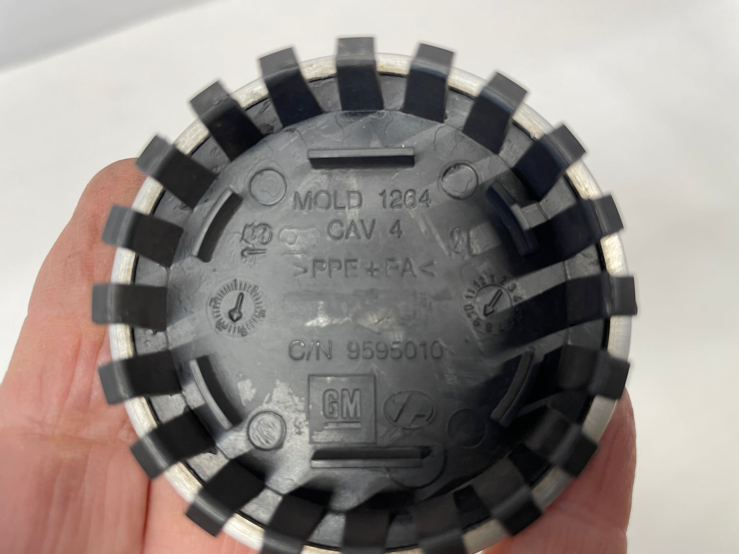 2019 Chevy Camaro SS Wheel Center Caps Silver OEM - Day's Parts Yard