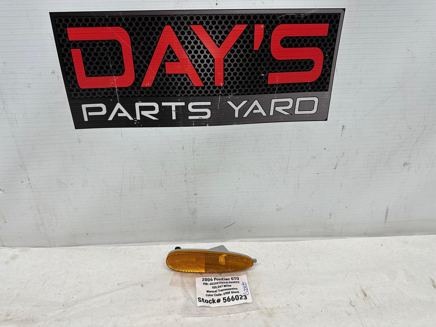 2006 Pontiac GTO Front Bumper Turn Signal Marker Light OEM - Day's Parts Yard