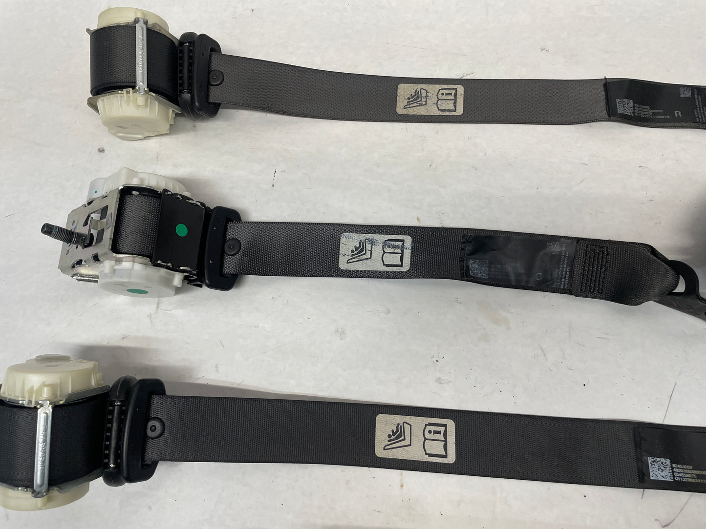 2014 Chevy SS Sedan Rear Seatbelt Seat Belt Retractors w/ Buckles Set OEM