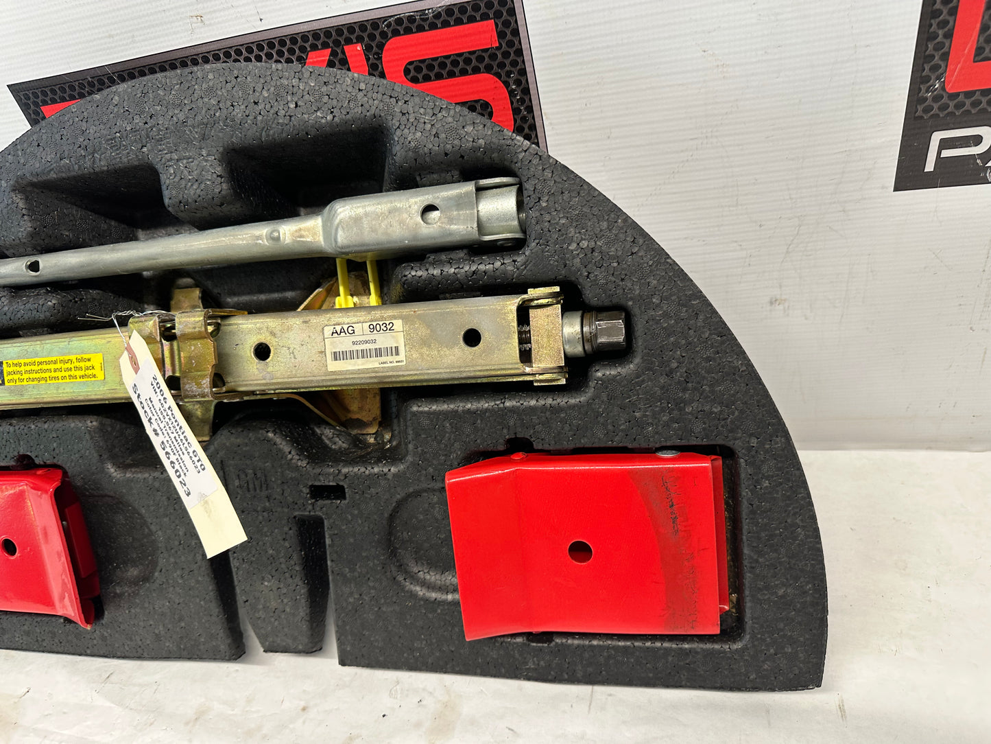 2006 Pontiac GTO Emergency Spare Tire Jack Tool Kit OEM - Day's Parts Yard