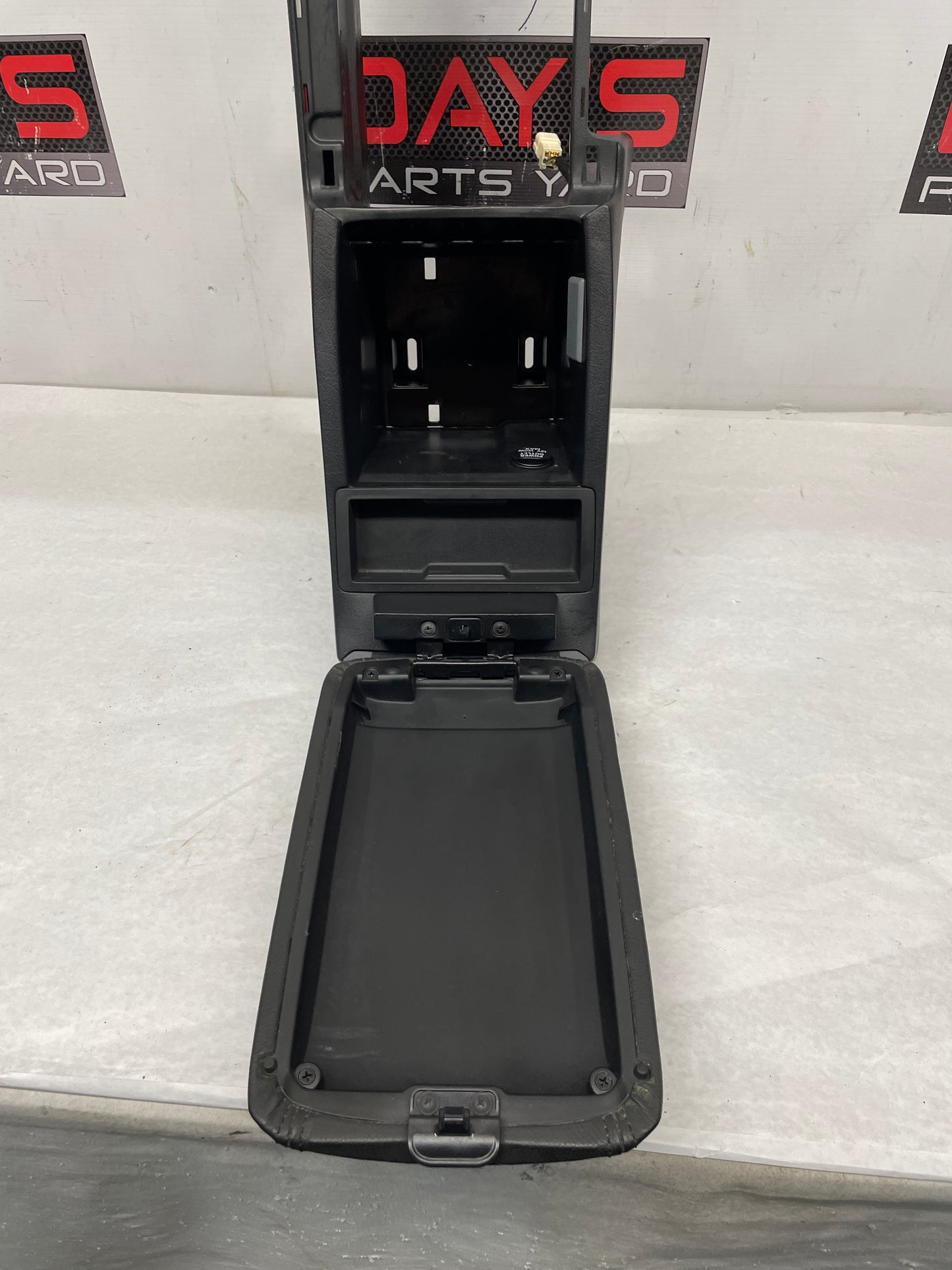 2006 Pontiac GTO Center Console Arm Rest Assembly Bare OEM - Day's Parts Yard