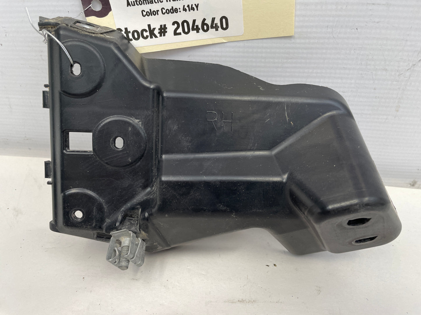2016 Chevy SS Sedan RH Passenger Fender Bumper Bracket OEM - Day's Parts Yard