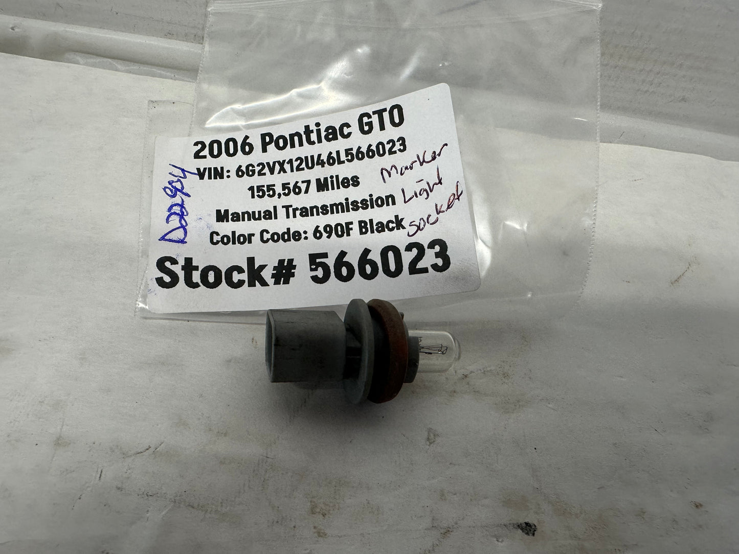 2006 Pontiac GTO Marker Light Turn Signal Bulb Socket OEM - Day's Parts Yard