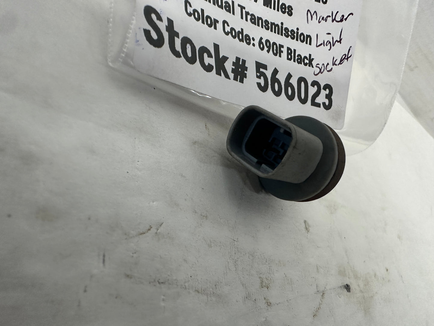 2006 Pontiac GTO Marker Light Turn Signal Bulb Socket OEM - Day's Parts Yard