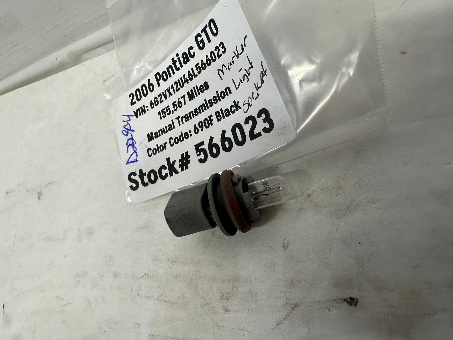 2006 Pontiac GTO Marker Light Turn Signal Bulb Socket OEM - Day's Parts Yard