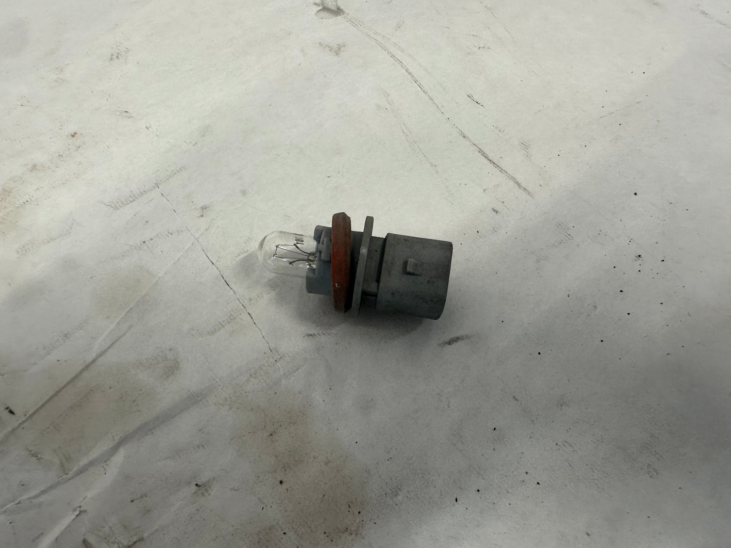 2006 Pontiac GTO Marker Light Turn Signal Bulb Socket OEM - Day's Parts Yard