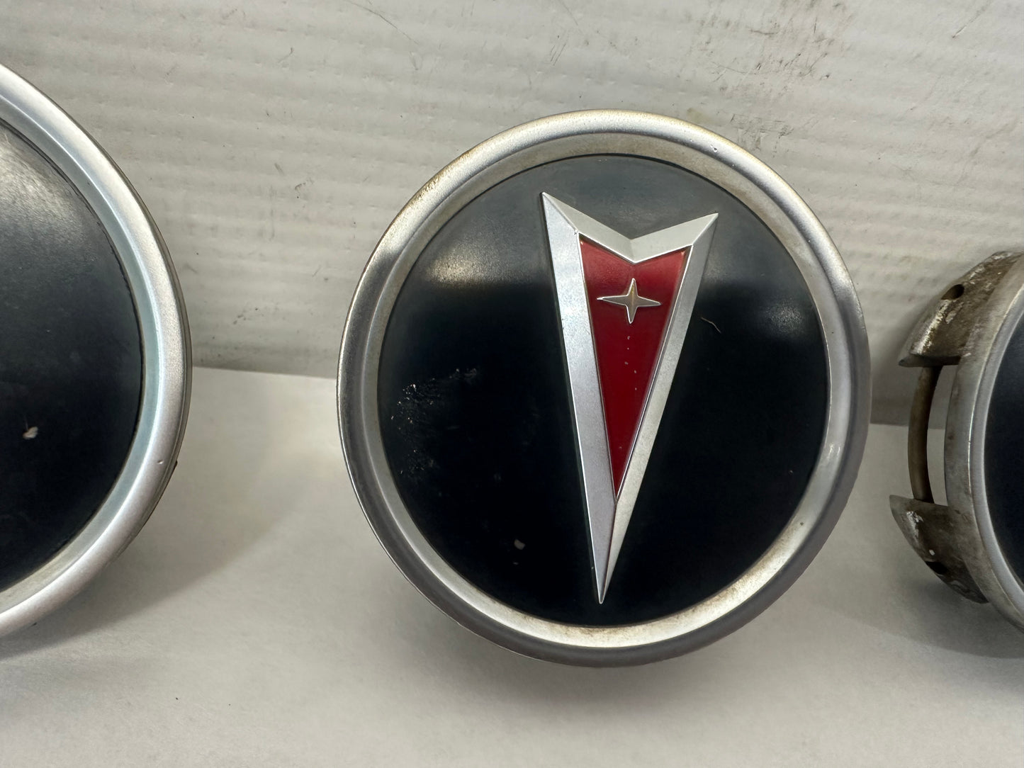 2006 Pontiac GTO Wheel Center Cap Set OEM - Day's Parts Yard