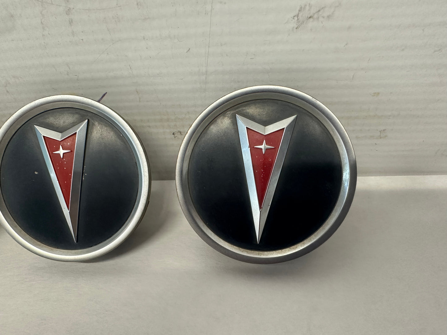 2006 Pontiac GTO Wheel Center Cap Set OEM - Day's Parts Yard