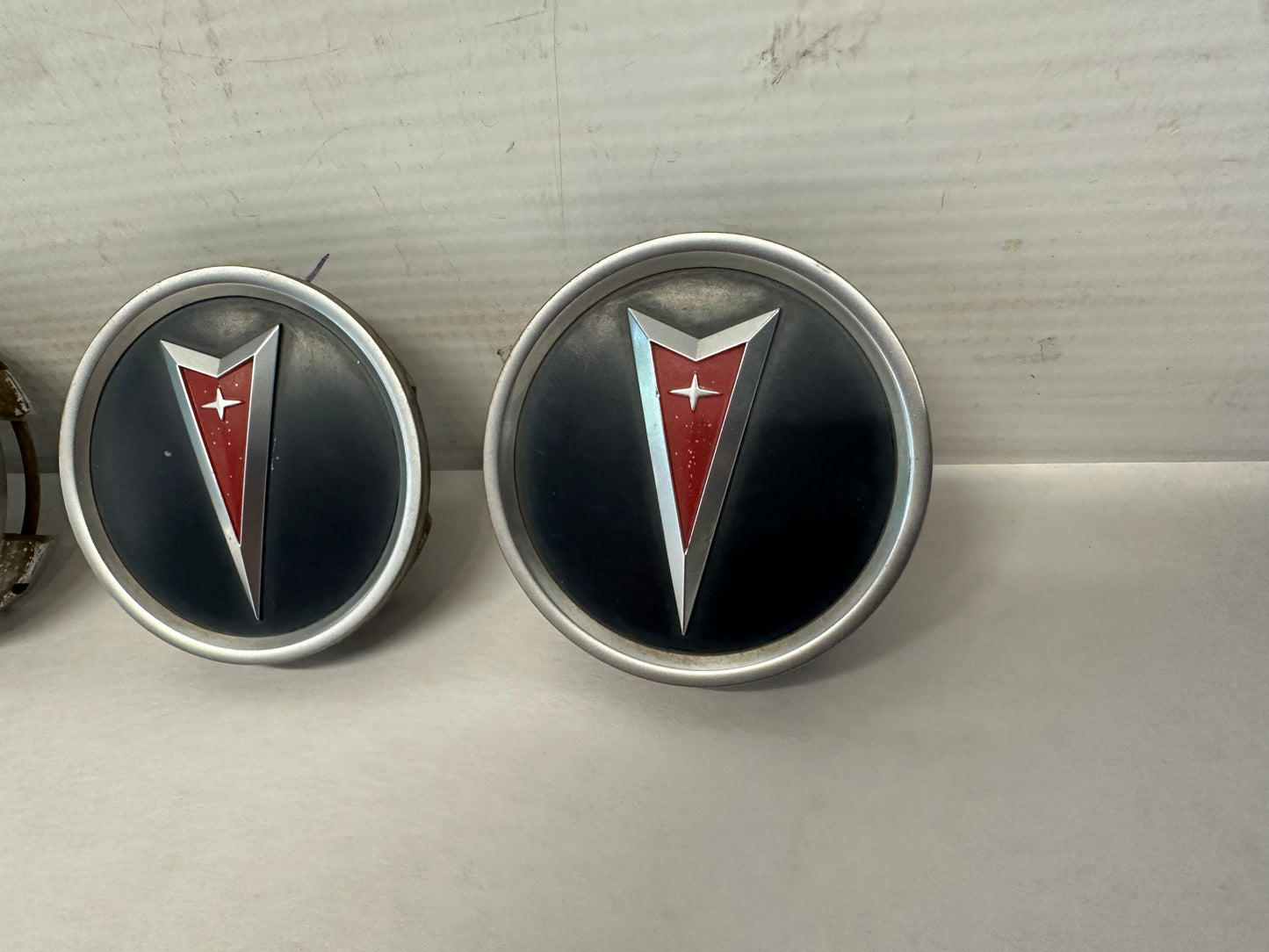 2006 Pontiac GTO Wheel Center Cap Set OEM - Day's Parts Yard