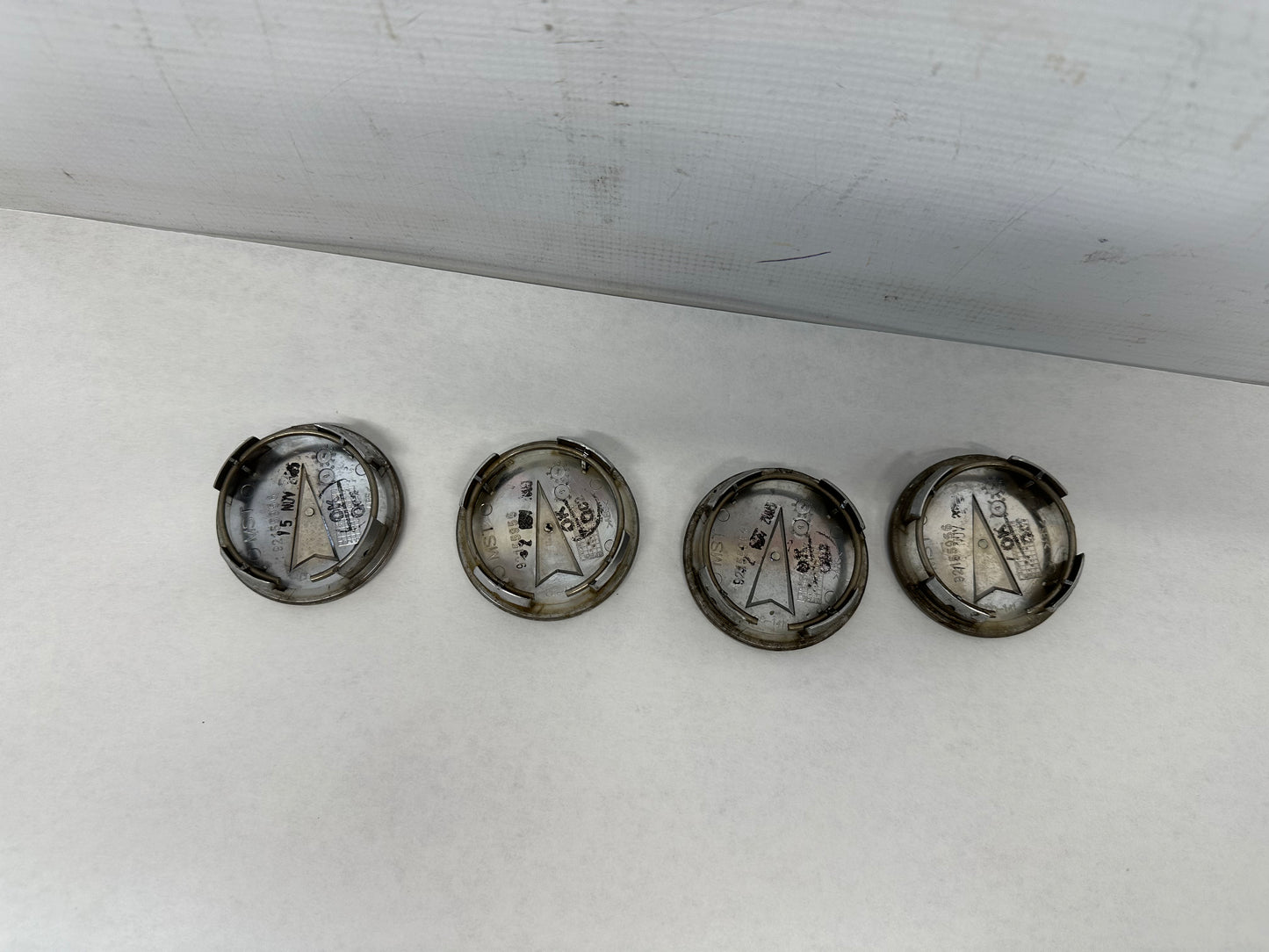 2006 Pontiac GTO Wheel Center Cap Set OEM - Day's Parts Yard