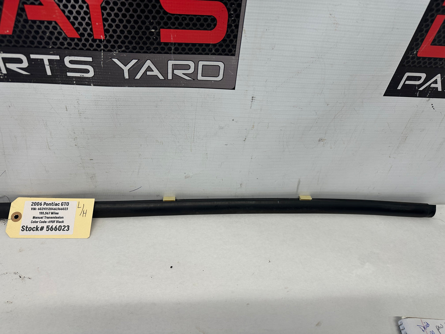 2006 Pontiac GTO LH Driver Window Door Belt Molding Trim OEM - Day's Parts Yard