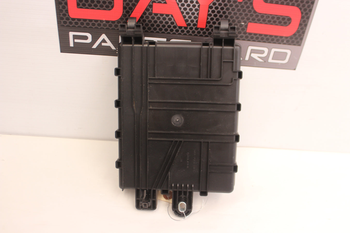 2014 Chevrolet SS Sedan Rear Fuse Box Relay OEM - Day's Parts Yard