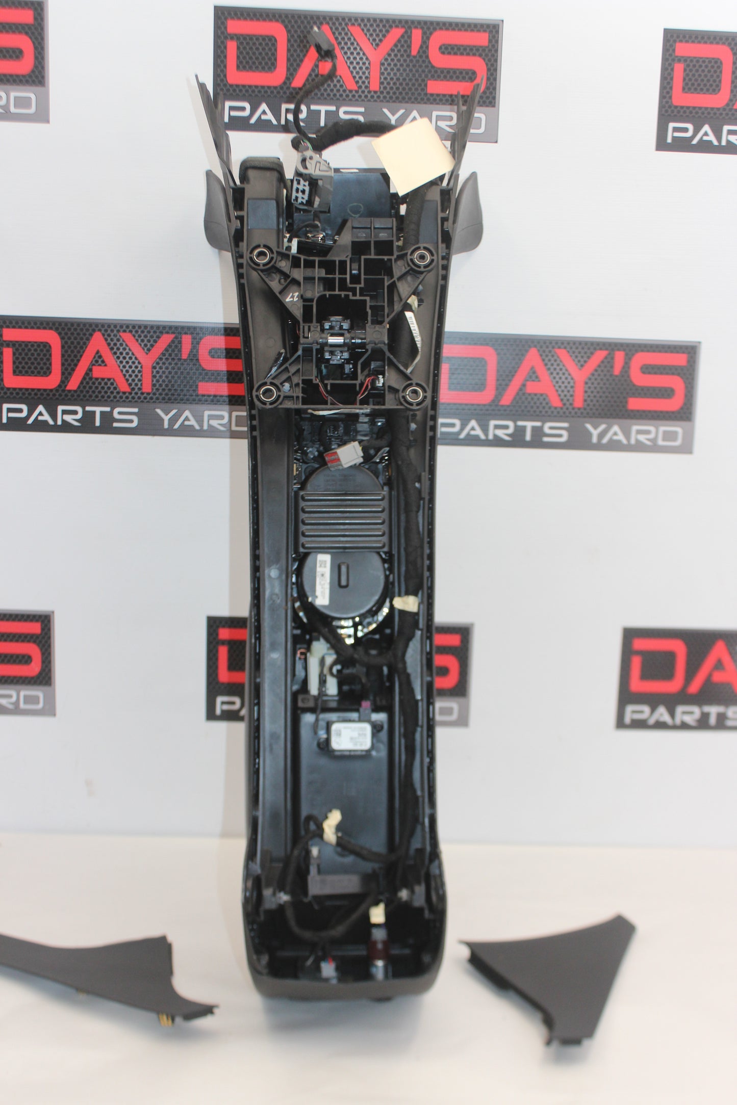 2016 Cadillac ATS-V Center Console w/ Shifter OEM - Day's Parts Yard