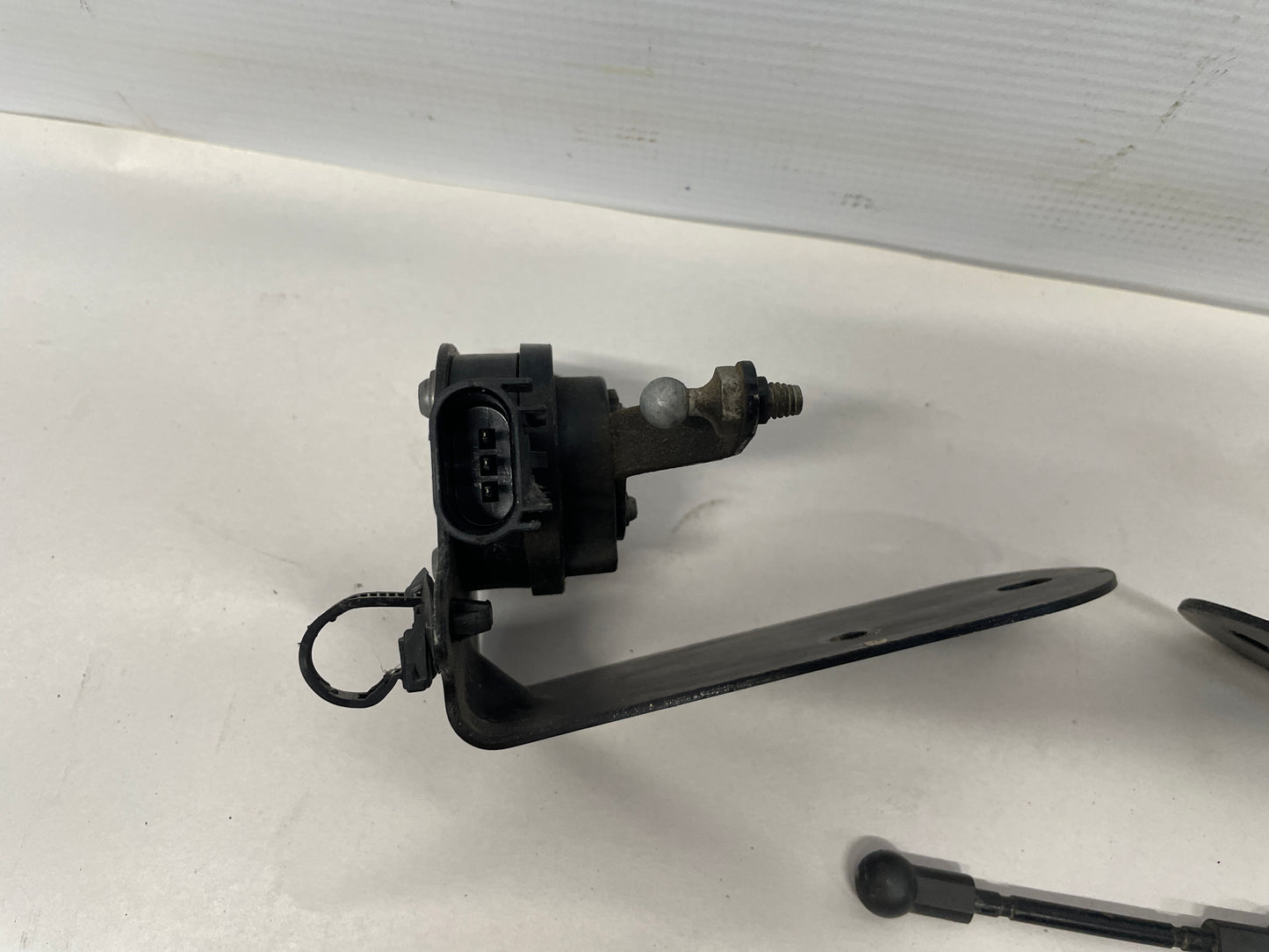 2017 Chevy SS Sedan RH & LH Rear Ride Height Suspension Sensor Set OEM - Day's Parts Yard
